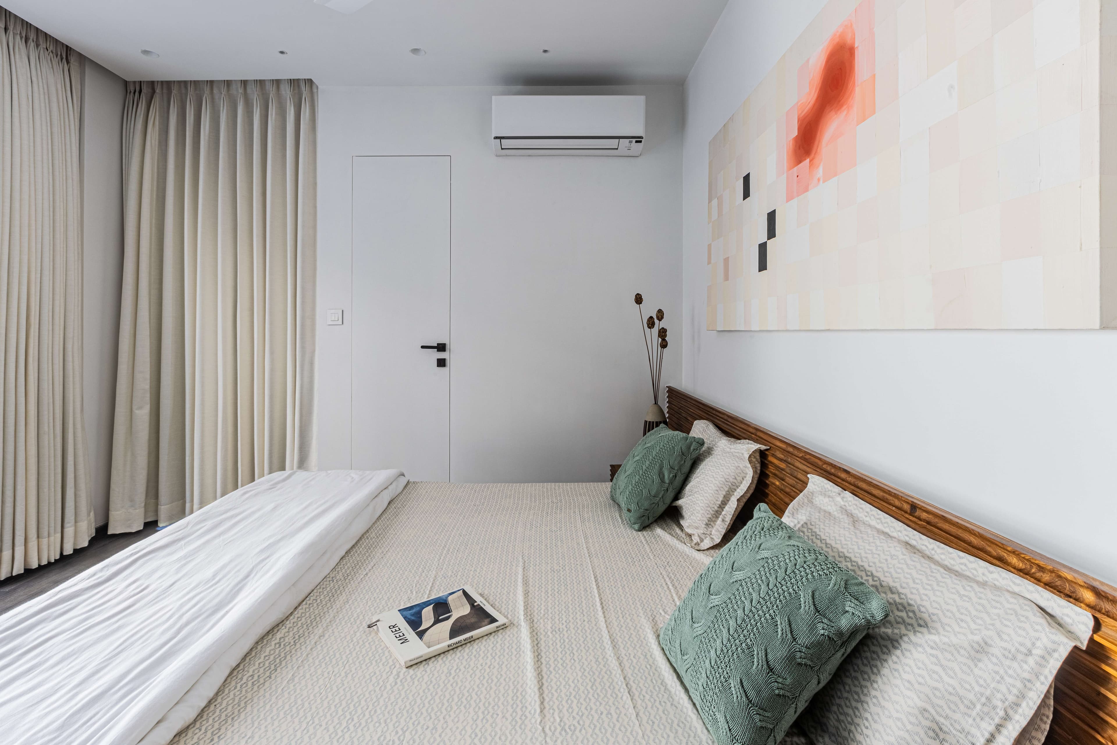 Decorative wall with wooden panels